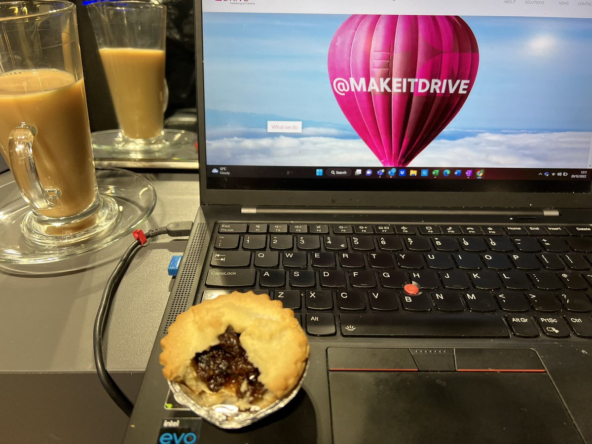 makeitDRIVE's tweet photo. Working mums the world over will know how it feels to squeeze in lunch (the mince pie) and a catch up on emails/meeting notes/design briefs/last minute client requests all from the hairdresser’s chair! #multitasking #Christmas #workinglife #Marketing #agencylife https://t.co/xoQmYYxdJS