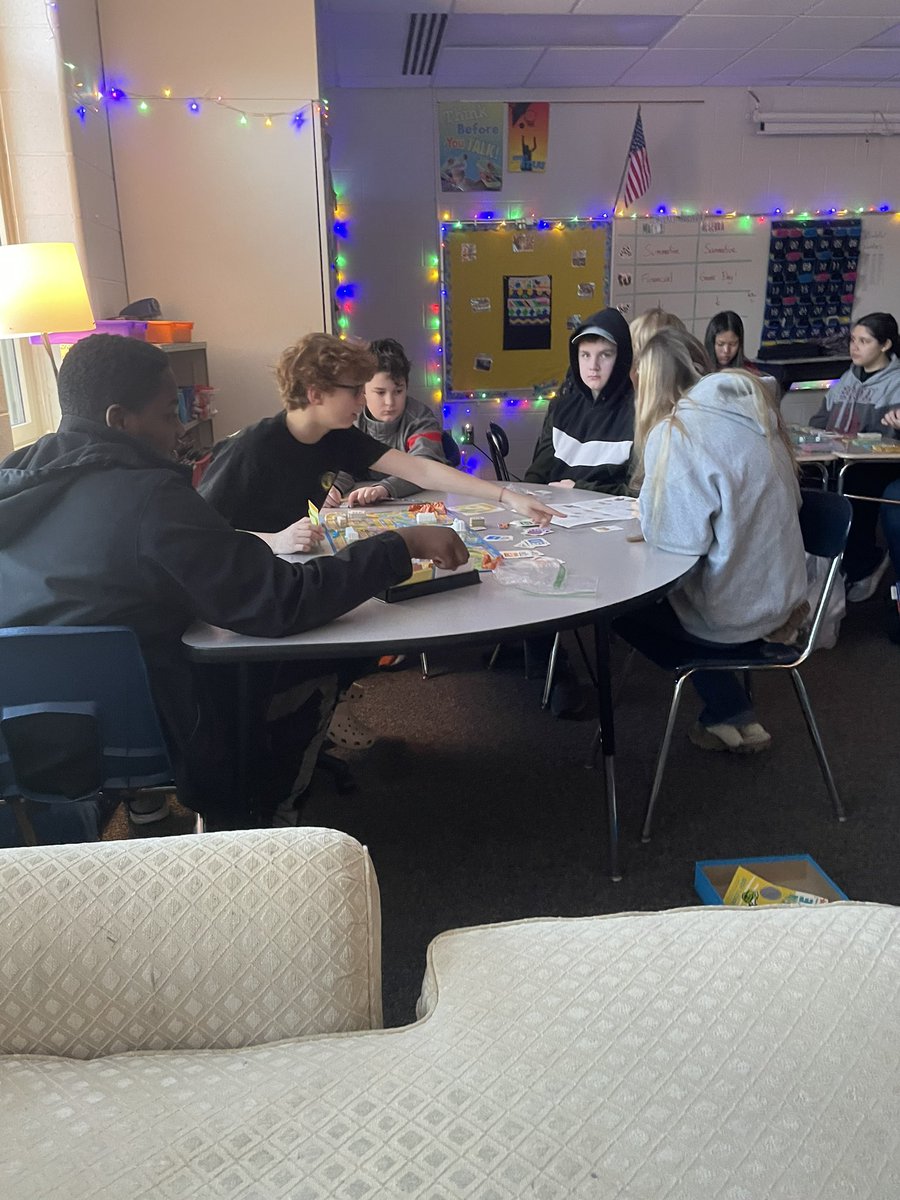 MrsKlobeTweets's tweet photo. Happy Financial Game Day!! #iteachmath #aim2empower #bhwarriorpride https://t.co/3JQAsKUlTL