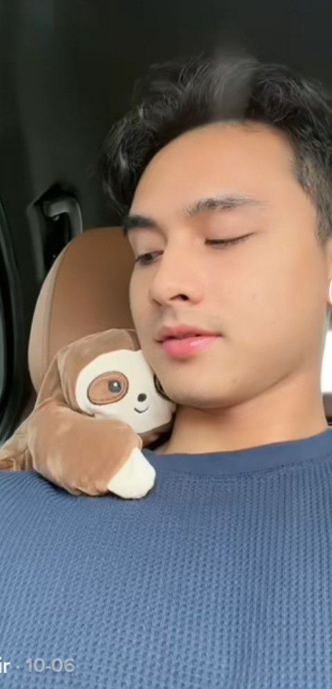 fikaaa23300312's tweet photo. HAPPY BIRTHDAY ANIQ @aniqshr fika wish kat sini takpe an nk tag kat ig prob 😞 niwey semoga terus success dlm bidang hiburan industri take care alw oke 🤍💌atlanteans alw behind u need we . sayang aniq bebanyak lublub 🤍 happy birthday to you 🥳 happy birthday to you 🥳 ❤️ https://t.co/0tN3ux7lT3