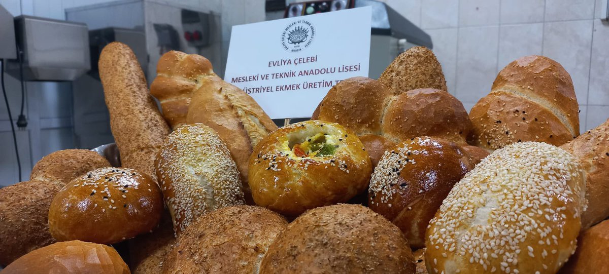 CelebiMtal's tweet photo. Milli Eğitim Bakanlığımızın teşvikleri, İl Milli Eğitim Müdürlüğümüzün destekleriyle, Okulumuz da kurulan endüstriyel ekmek üretim atölyesinde bu gün ilk ekmeklerimizi ürettik. Vatanımıza Milletimize hayırlı uğurlu olsun.  @tcmeb @MersinMEM @AdemKoca46 @yenisehirmem_33 https://t.co/kpW0BnTRNu