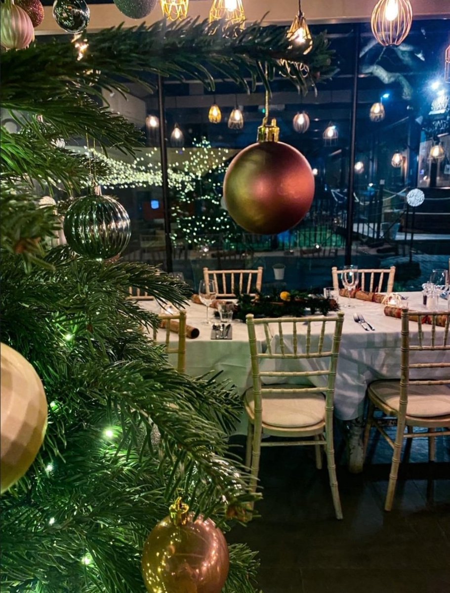 Are you still looking for a perfect spot for Christmas Day celebrations? We've had few last minute cancellations so hurry and the spot is yours! @YoungsPubs @HiltonSyonPark @syonlounge @BrentfordNub @lovethylocal