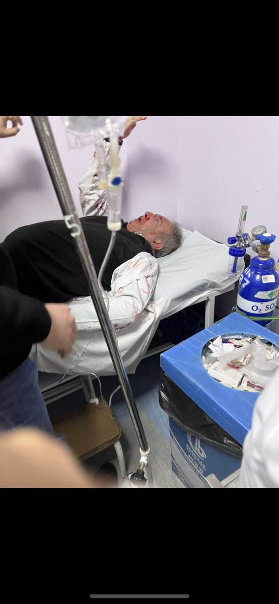 SaHaDernegi's tweet photo. Burası Bağcılar Çınar ASM. DR Mahmut DOĞAN bir terörist tarafından darp edildi ve hastaneye kaldırıldı. Bu terörizmin son bulması için kaçımızın kanını yere dökmek gerekecek?
@drfahrettinkoca
#BeyazKod1111 https://t.co/GogwKl0TsB