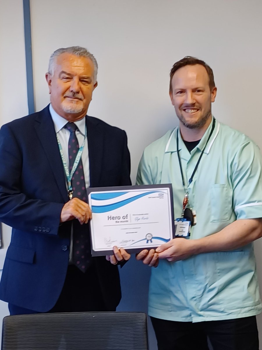 Congratulations to Glyn Hards of the Eastbourne East DN team for winning the ESHT Hero of the Month award. Great work and well done. 👏 👏👏 @ESHT_CHIC <a href="/RelfPaul/">Paul Relf - RN MSc 💙🏳️‍🌈</a> <a href="/debbielennard1/">Debbie Lennard</a> <a href="/rekeen1984/">Rachel Edwards</a> <a href="/M_mcintyre74/">Michelle Mcintyre</a> <a href="/Michell14597597/">Michelle Bridger</a>
