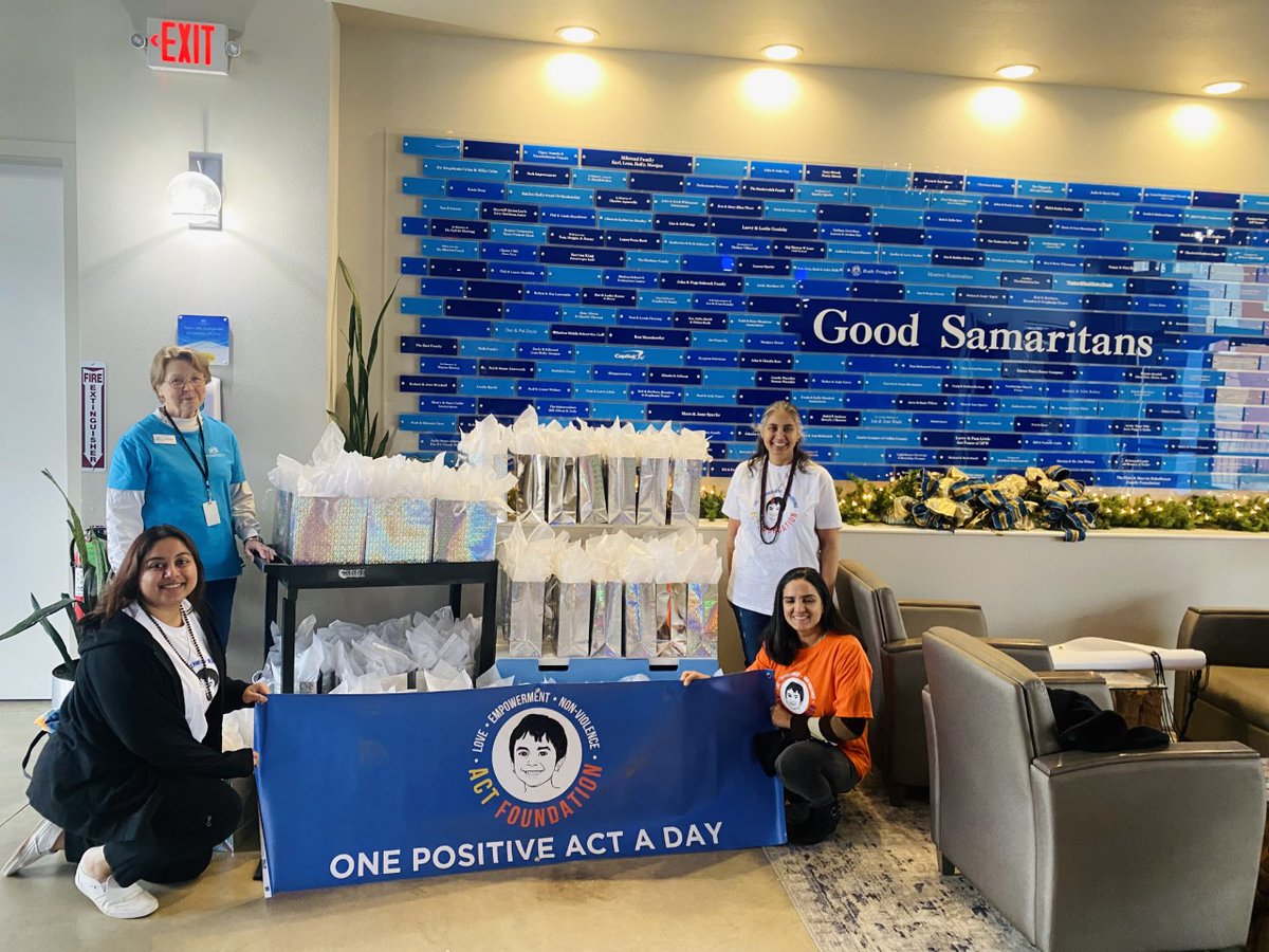 Thank you to the #ACTFoundationUSA for collecting and donating gloves and blankets for our #TheSamaritanInn residents.  These  much-appreciated items will go to keep our residents warm this holiday season.  🎁🎄☃️