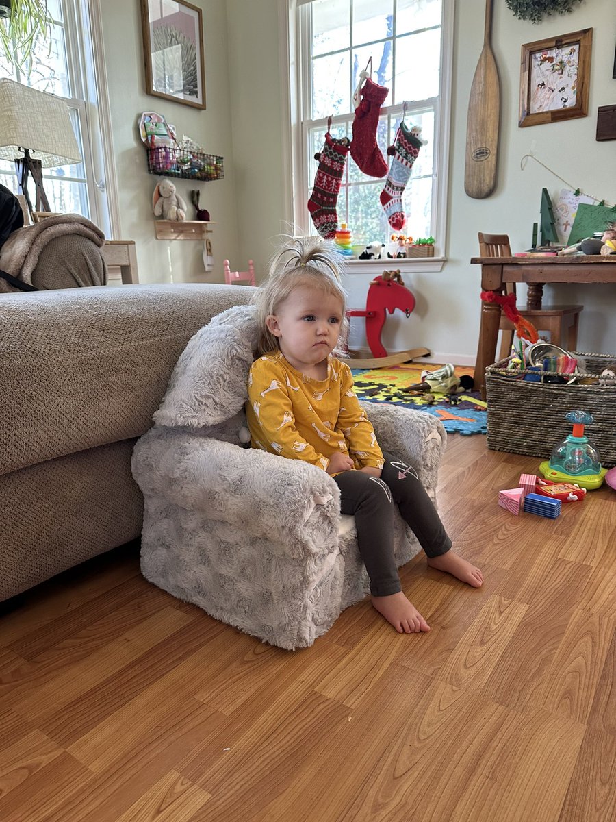 realspyshadow's tweet photo. May your holidays be as chill as this 👇

#elephantchair #Christmas #relax https://t.co/8iN29Gax13