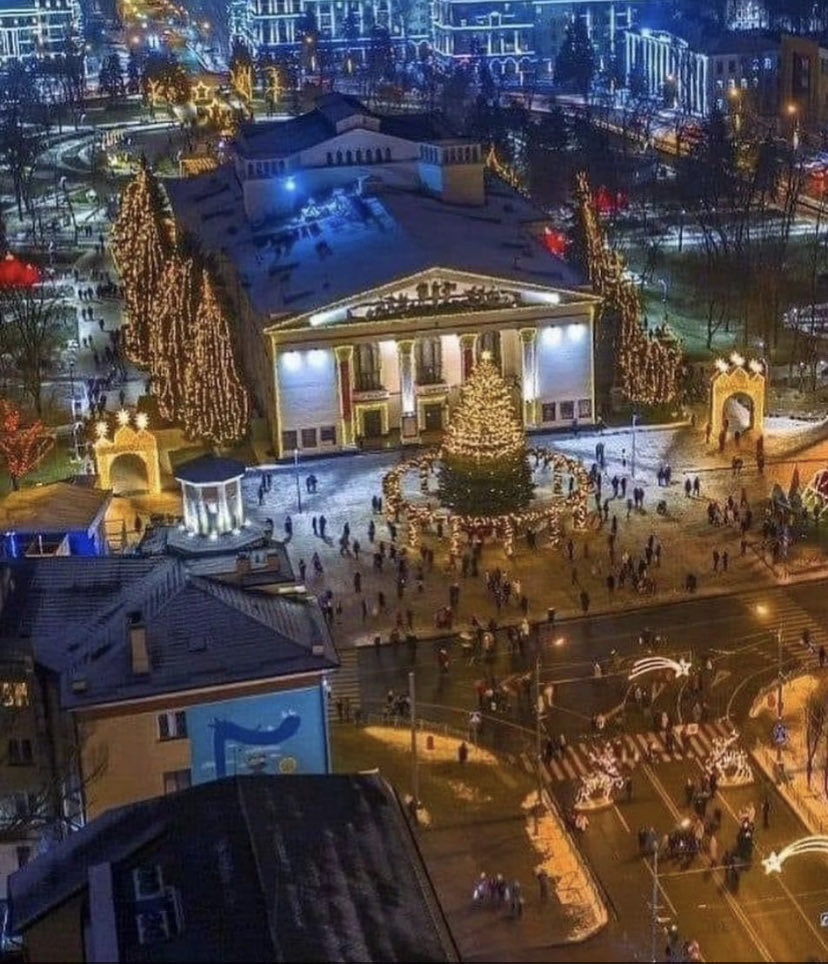 jacopo_iacoboni's tweet photo. A sinistra, Natale 2021 a Mariupol

A destra, Natale 2022 a Mariupol liberata grazie ai russi

[foto Andrey Bednyakov, via Khodorkovsky telegram] https://t.co/gM36FznIPK