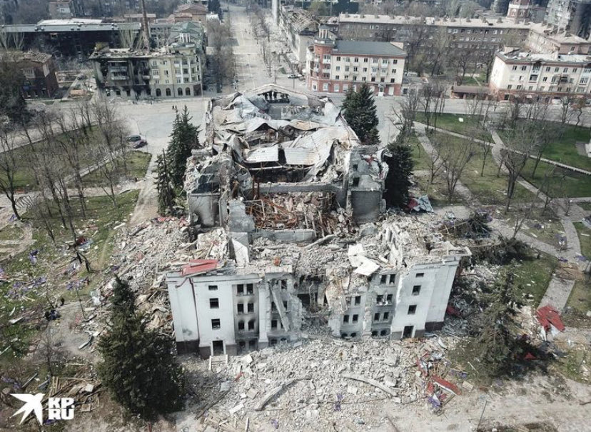 взрыв здания. мариуполь театр 2022. мариупольский театр разрушен. мариуполь драмтеатр авиаудар. драмтеатр мариуполь 2022.