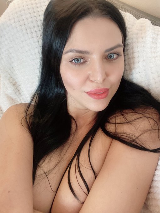 Shooting more hot stuff for my special ppl!   More 👇  https://t.co/UtOAdvLA16 https://t.co/1o06ohgA6<a href="/tag/mvsales"class="tags"><span>#mvsales</span></a>