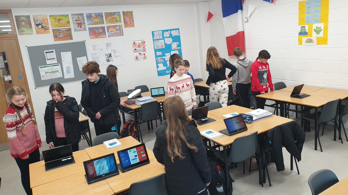 StDavidsSS's tweet image. First year French demonstrated what they have been learning on Duolingo using visual presentations today. Congratulations to Faye who won the leaderboard prize this term. #Digitalteachingandlearning