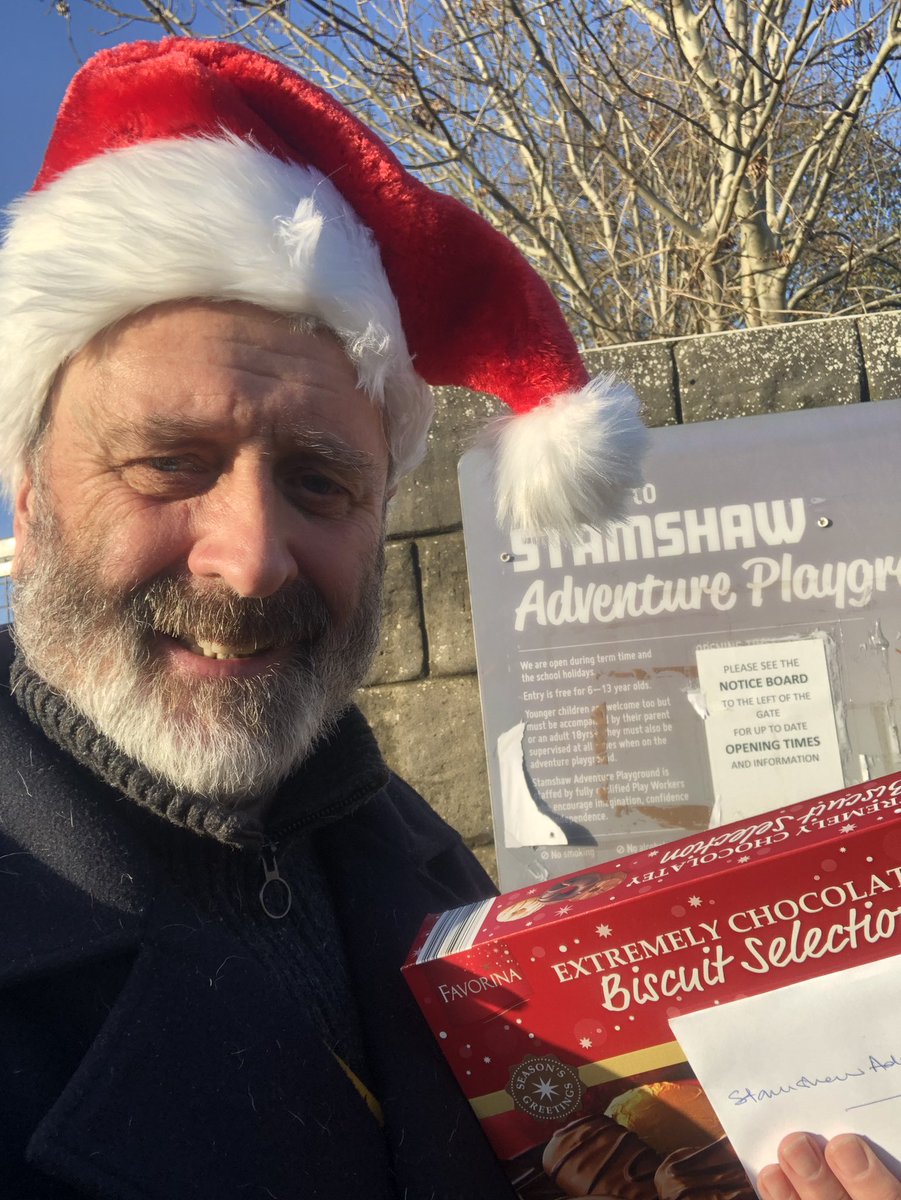 LeeHunt6's tweet photo. This afternoonπ
π»thanked #Portsmouth council staff & volunteers Buckland Community Centre, #Buckland Adventure Playpark, John Marshall Ct & St. Johnβs Ct care homes, #Stamshaw & #Tipner Commmunity Centre and Stamshaw Playpark
for all they do - all year round #biscuits ππΌππΌππΌπ§‘πΆ https://t.co/7a659ZcevD
