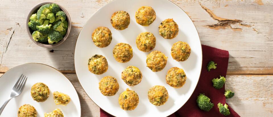 FoxyProduce's tweet image. Entertaining guests this holiday season, our Broccoli 🥦🧀Cheddar Quinoa Bites are a great make-ahead holiday appetizer. 
Use this link👉 foxy.com/recipes/brocco… for recipe details.