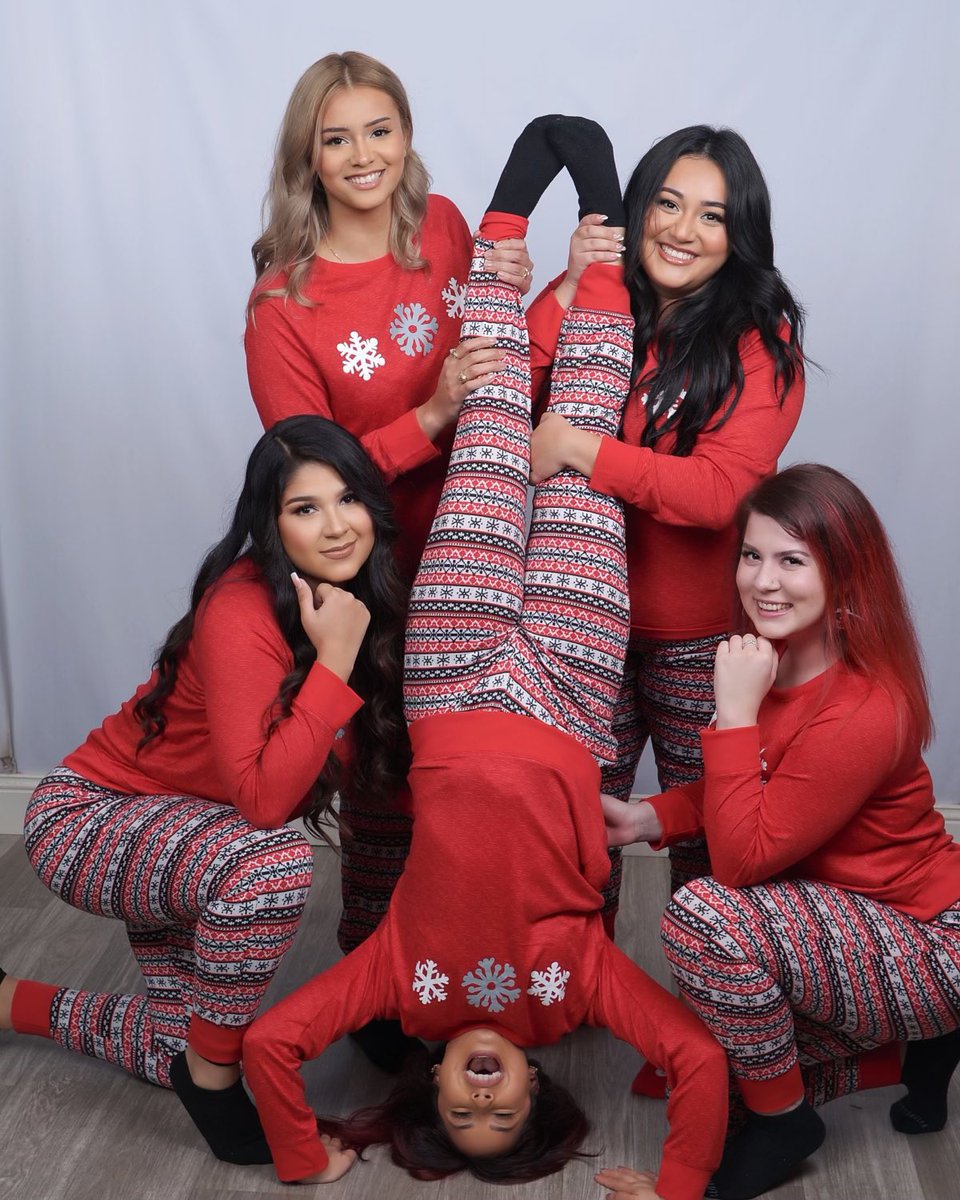 yommmayra's tweet photo. bffs 4L 🤞🏽✨ https://t.co/l04hnfJVSe