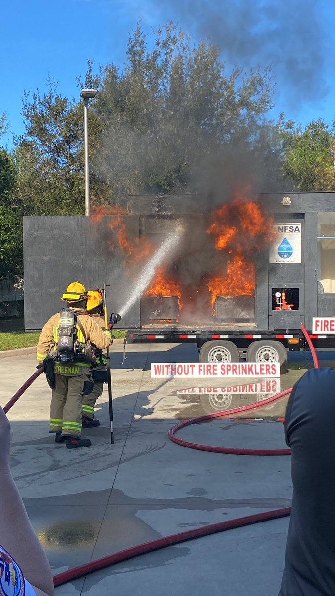 DoubleW_HD's tweet image. @hd0262 was proud to give @SeminoleCountyF Christmas Trees for a Christmas tree fire safety event.  Fire Sprinklers and watering your trees save lives. Educating our customers and citizens is what makes #HomeDepot values so amazing! Thanks #SCFD for the fire demo!