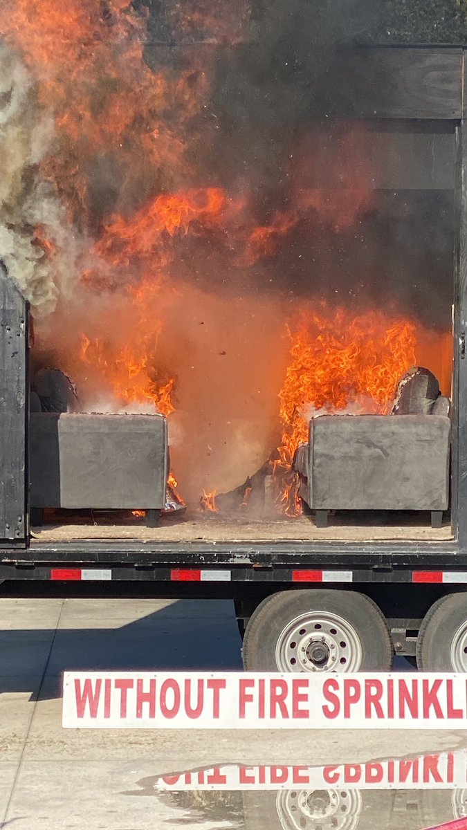 DoubleW_HD's tweet image. @hd0262 was proud to give @SeminoleCountyF Christmas Trees for a Christmas tree fire safety event.  Fire Sprinklers and watering your trees save lives. Educating our customers and citizens is what makes #HomeDepot values so amazing! Thanks #SCFD for the fire demo!