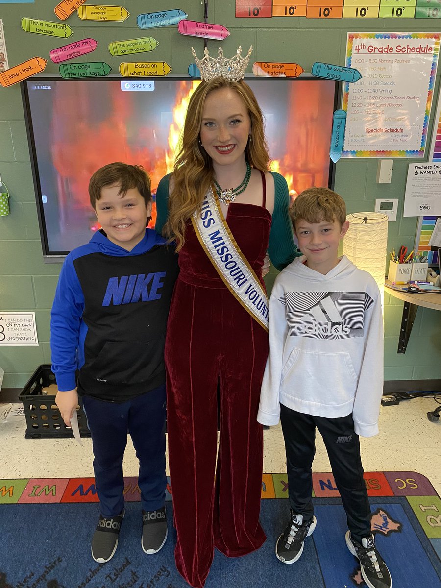 Last week our class had a surprise guest reader! We loved having Miss Missouri volunteer, Victoria, come visit our class! So much fun! 😊👑