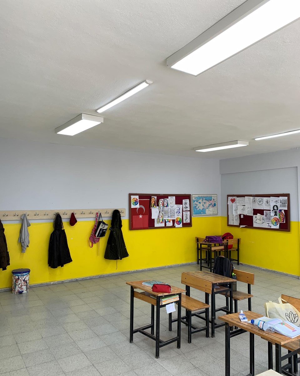 <a href="/KhamamilceMEM/">Kızılcahamam İlçe Milli Eğitim Müdürlüğü</a> tarafından okulumuzun lambaların yenilendi. İlçe milli eğitim müdürümüz <a href="/ccanturk_/">Cihangir CANTÜRK 🇹🇷</a> ‘ e ve <a href="/KhamamilceMEM/">Kızılcahamam İlçe Milli Eğitim Müdürlüğü</a> ‘ e teşekkür ederiz. 

<a href="/ccanturk_/">Cihangir CANTÜRK 🇹🇷</a> 
<a href="/KhamamilceMEM/">Kızılcahamam İlçe Milli Eğitim Müdürlüğü</a> 
<a href="/MemAnkara/">Ankara İl Millî Eğitim Müdürlüğü</a> 
@canokrasi 
<a href="/metinGUVEM/">ALİ METİN</a>