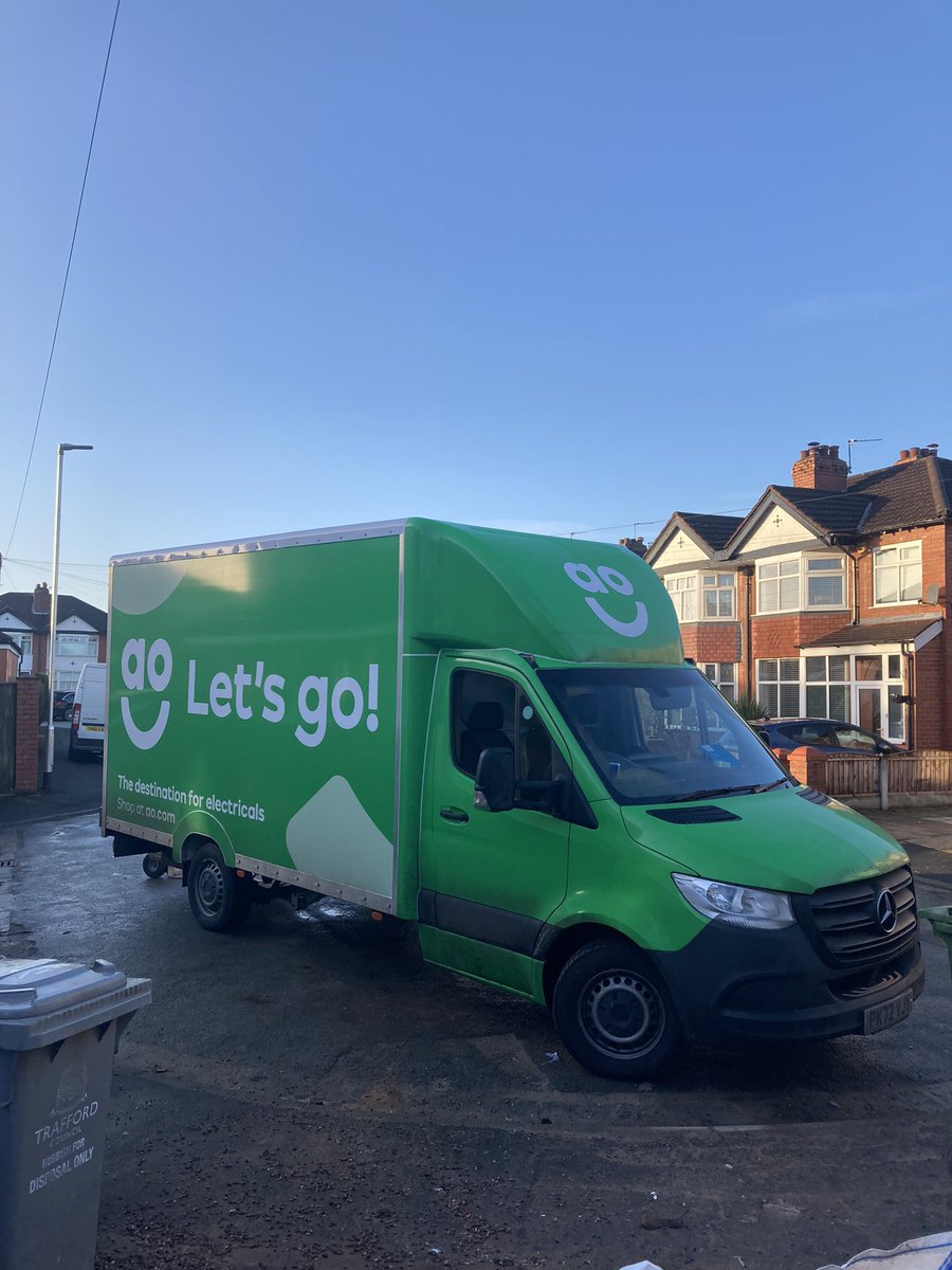 kateemmanic's tweet photo. @currys hang your head in shame. Leaving a family with no fridge for Xmas after you messed up and you did zero to help, horrific customer service. Well done @ao for saving us 👏🏻 Ged &amp; Ishan were brill too! #aoletsgo #currysabignogo https://t.co/mQjHKcZQZ8