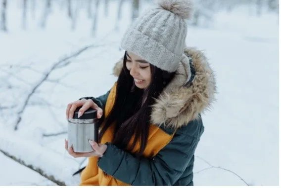 CHEMTrust's tweet photo. Hot drinks are great for keeping warm on winter walks. Choose a glass or stainless-steel mug to reduce the chances of your cup releasing harmful chemicals into your drink. More #FestiveTips here: https://t.co/A3fQGZj7pN https://t.co/SQbd6cWlGh