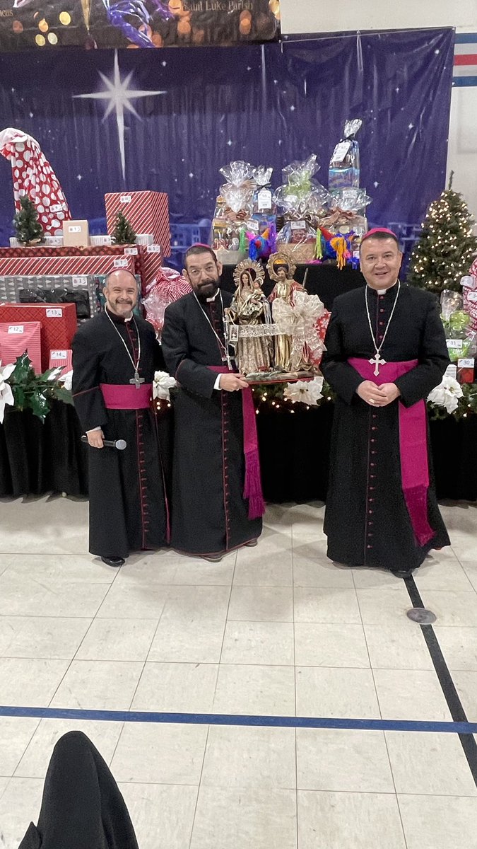 bpdflores's tweet photo. Rosario, Posada, Piñata y Comida con los sacerdotes de Matamoros y Brownsville, celebrada en St Luke Parish, Brownsville. Reunidos en la comunión y alegría de nuestro servicio común al pueblo de Cristo en nuestras diócesis. https://t.co/GyiMEeyxKV