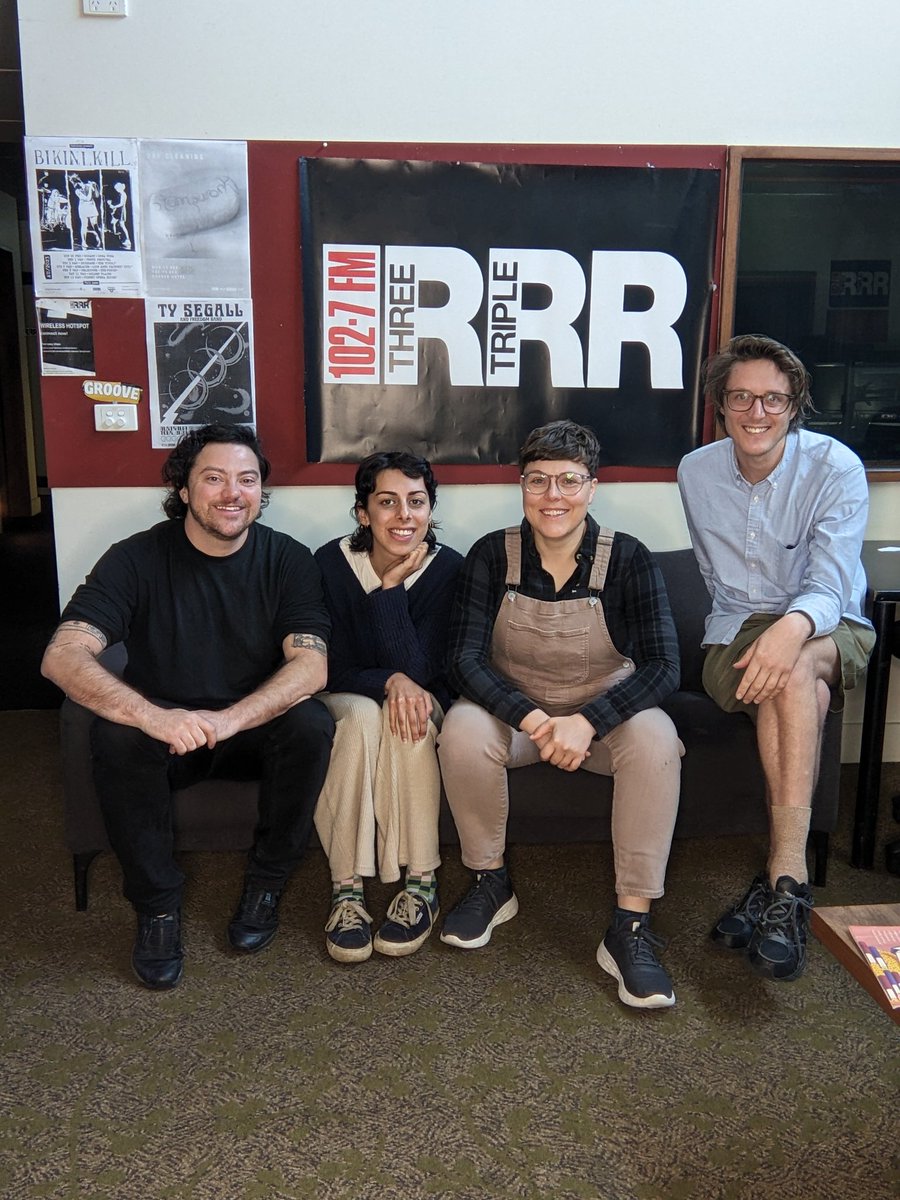 Fakefasters's tweet image. Piano punk is bringing Creepy Carols to The Butterfly club all this week, get into it! 🤡🌚🎹 @3RRRFM thebutterflyclub.com/show/carols-in…