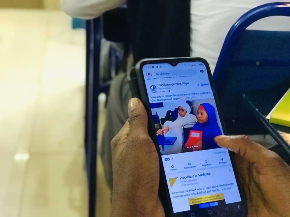 NigerSup's tweet photo. Nos séances #PersonalBranding continuent à Sup' Management Niger ! 

L'image sur les réseaux sociaux n'est qu'une partie de notre marque personnelle, mais pas des moindres. 

L'après-midi d'aujourd'hui a été consacré à la vedette du monde professionnel : "LinkedIn". https://t.co/bZASkH00Uf