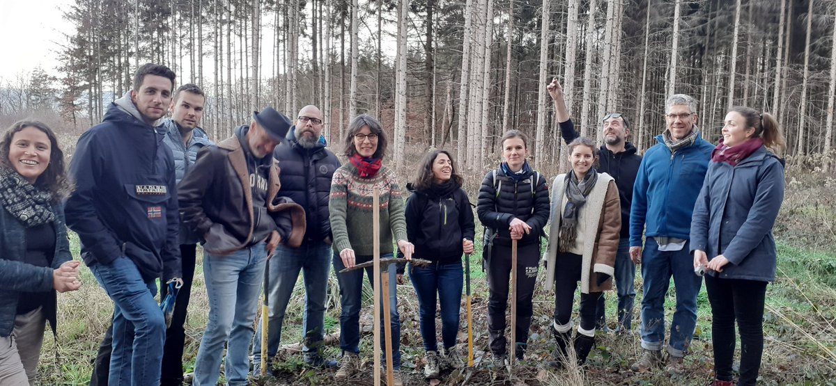XavierNicot's tweet photo. Reconstituer les forêts sinistrées par le #ClimateCrisis : une action de tous les jours pour les équipes de @ONF_Officiel de #HauteSavoie très heureuses d'accueillir la team de @PEFC et de @PefcAura en forêt communale de Juvigny aux portes de @VilleDeGeneve. https://t.co/obK1xGEGVS