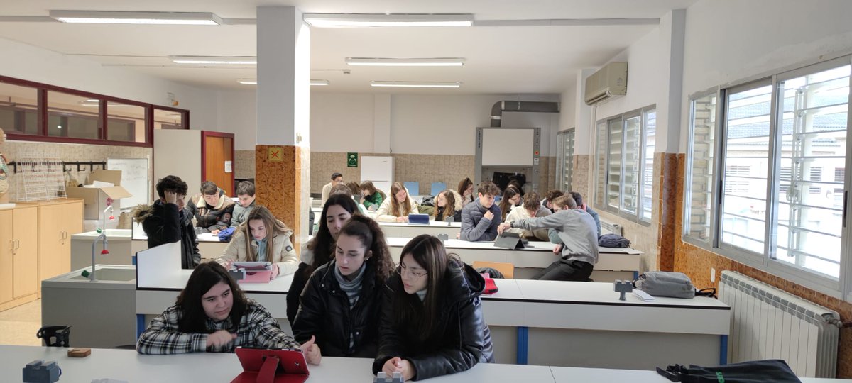 ieselpicarral's tweet photo. Gran jornada en el IES El Picarral. 4 institutos hemos fundado #AINVES, asociación por la investigación en secundaria: @IESValleEbro @IESLasMusas IES MdeUnamuno @ieselpicarral #BachilleratodeInvestigación #aprendemosjuntos @InnovaEducAr @tonimartinez24 @felipefaci @OlgaAlastruey https://t.co/fmSN7wSLSW