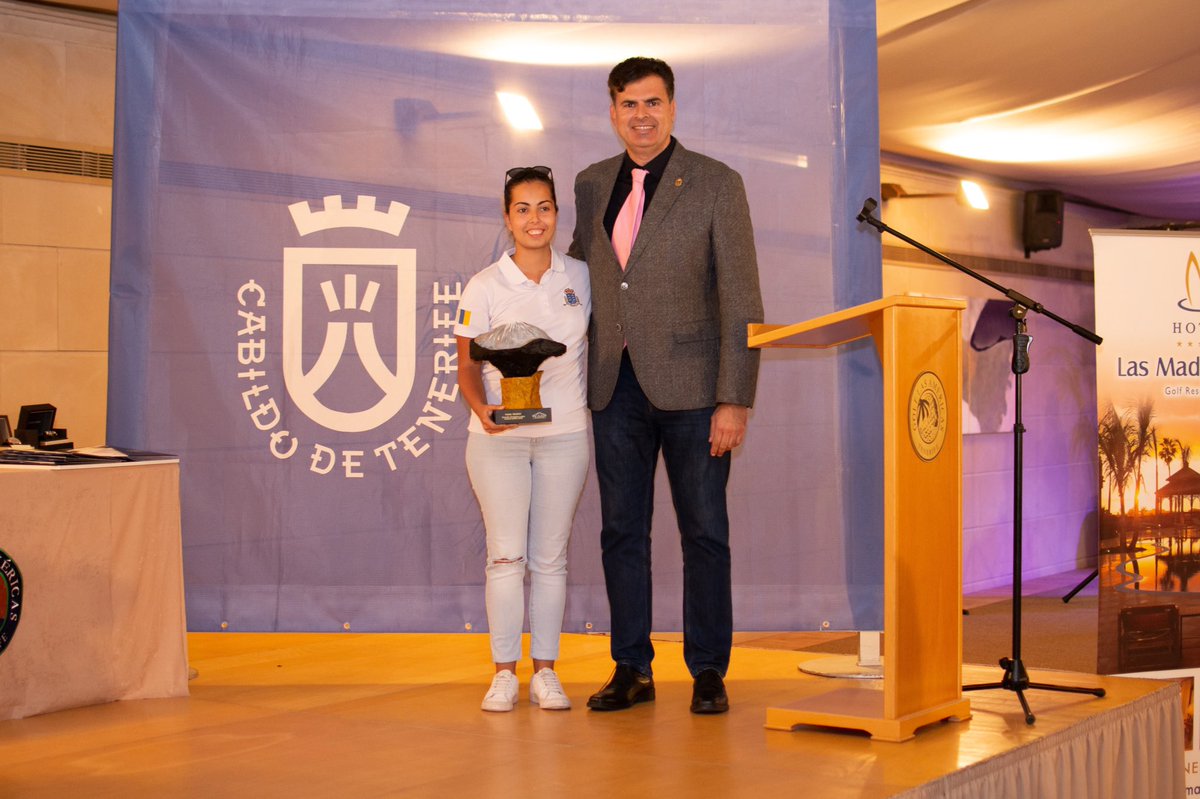 ⛳️🌋 Los mejores jugadores amateurs de golf del año de la provincia de #santacruzdetenerife , con el director insular de Deportes del <a href="/CabildoTenerife/">Cabildo de Tenerife</a> Ángel Luis Pérez 
#cabildodetenerife <a href="/DXTenerife/">Deportes Tenerife</a> #dxtenerife #activatuvida