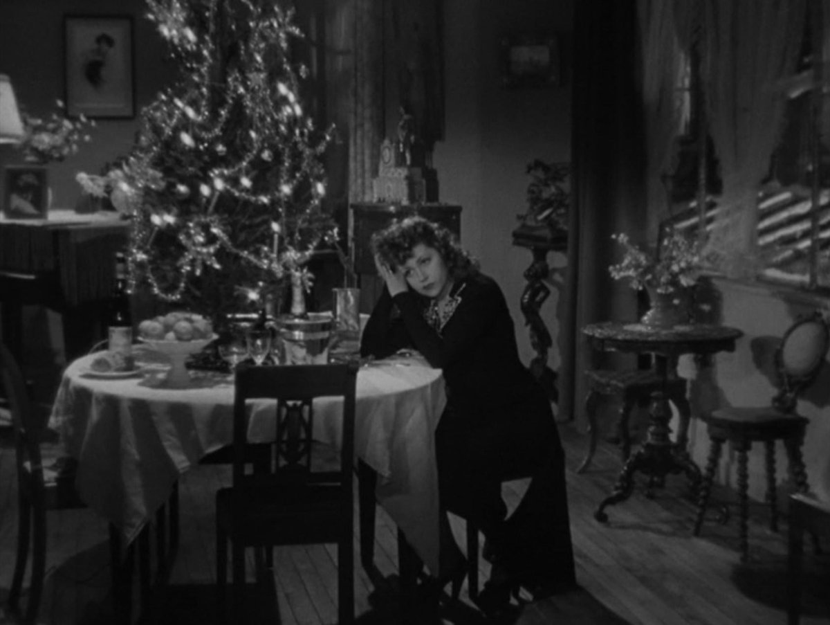 “Looking for a suspenseful Christmas noir? Can't go wrong with Clouzot's QUAI DES ORFEVRES (1947), which comes to a climax at police headquarters on Christmas eve. Suzy Delair is at her best as a coquettish music hall star…” (Via <a href="/NitrateDiva/">The Nitrate Diva</a>)