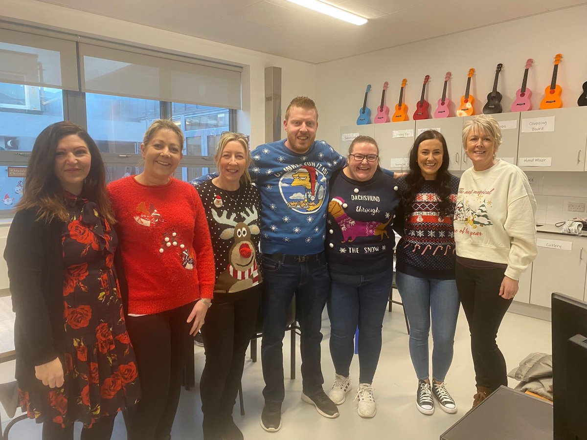 Massive thanks to @SecJosephs students who raised an incredible €373.70 for us with their #ChristmasJumperDay !!

We cannot express our gratitude enough for your continued support! 

#BallybunionRescue #ChristmasJumper