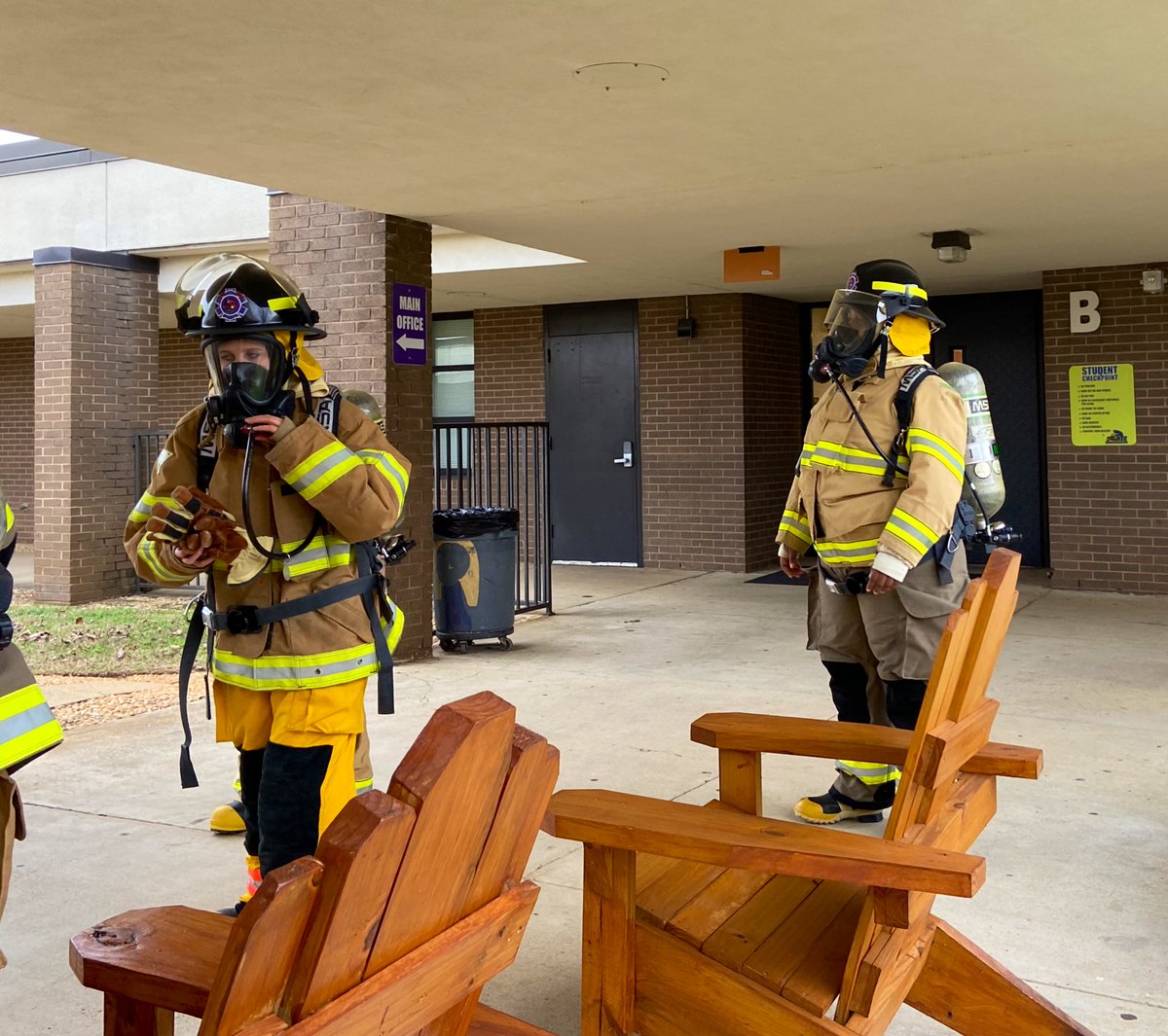 Last day with ATC’s first Dual Credit EMT’s so we had a little fun and dressed out with SCBA’s <a href="/atcrockhillsc/">ATC</a> Thanks to <a href="/yorktech/">York_C3P0🦍</a> for being a great partner with <a href="/RockHillSchools/">Rock Hill Schools</a>