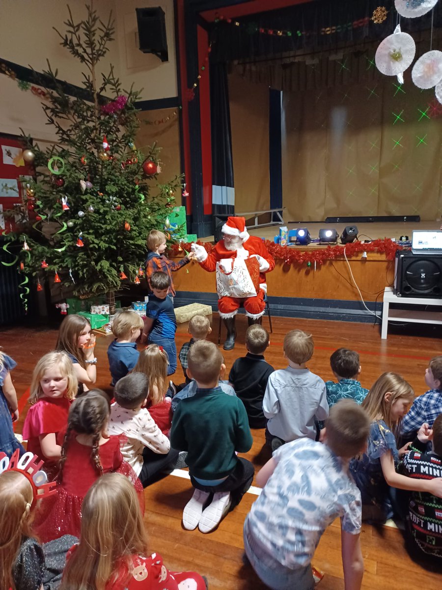 elainemch tweet media