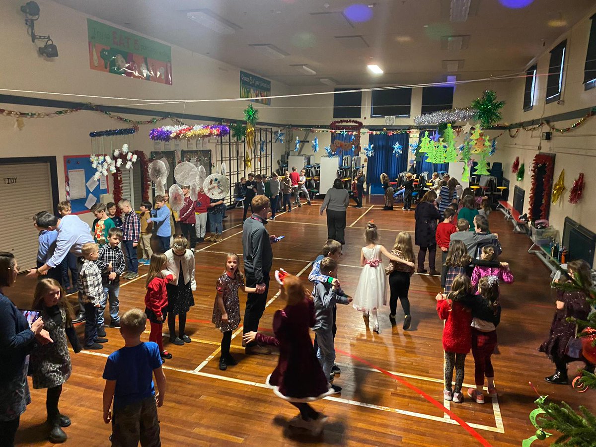 elainemch tweet media