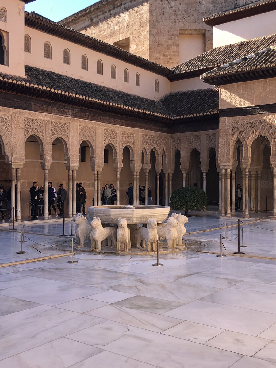 Hay una maravilla en Granada que siempre te muestra algo nuevo . Alhambra #Granada #maravillas #arquitectura #patrimoniocultural