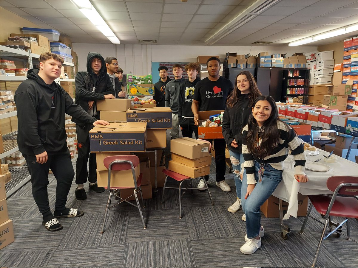 Diane Blinn☮️(she, her) (@fabdiblinn) on Twitter photo Spreading cheer to our Mohonasen families this holiday season! Shout out to #regionalfoodbankofnortheasternny and our <a href="/mohonboysbball/">Mohonasen Boys Basketball</a> for helping move 1,191 lbs of food!! Happy Holidays!! <a href="/MightyPrincipal/">MightyWarriorPrincipal</a> <a href="/MohonSports/">Mohonasen Athletics</a> <a href="/MohonCSD/">MohonCSD</a> Spreading cheer to our Mohonasen families this holiday season! Shout out to #regionalfoodbankofnortheasternny and our <a href="/mohonboysbball/">Mohonasen Boys Basketball</a> for helping move 1,191 lbs of food!! Happy Holidays!! <a href="/MightyPrincipal/">MightyWarriorPrincipal</a> <a href="/MohonSports/">Mohonasen Athletics</a> <a href="/MohonCSD/">MohonCSD</a>
