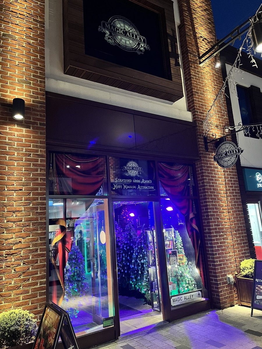 Tom G 📕 tweet media