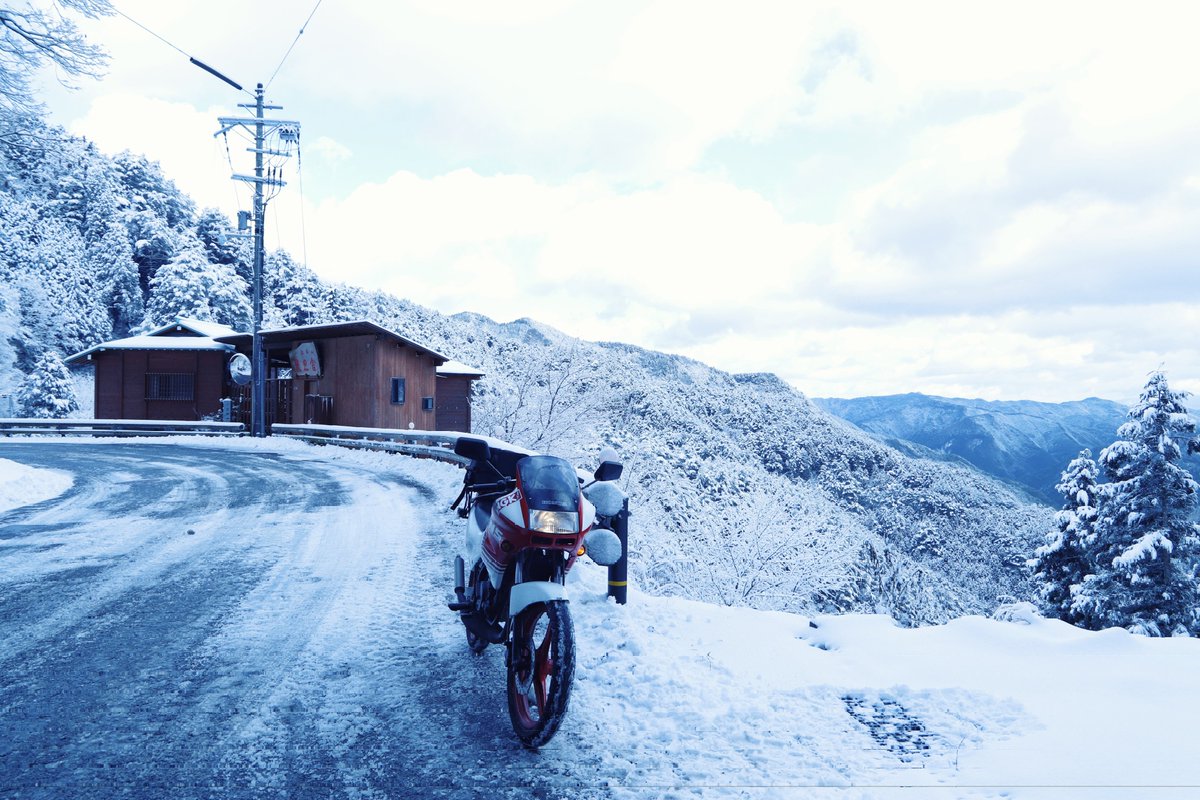 「気がつけば高野山の峠越えを完遂してしまった。ここまで来るとあとには引けない 」|隼のぶをのイラスト