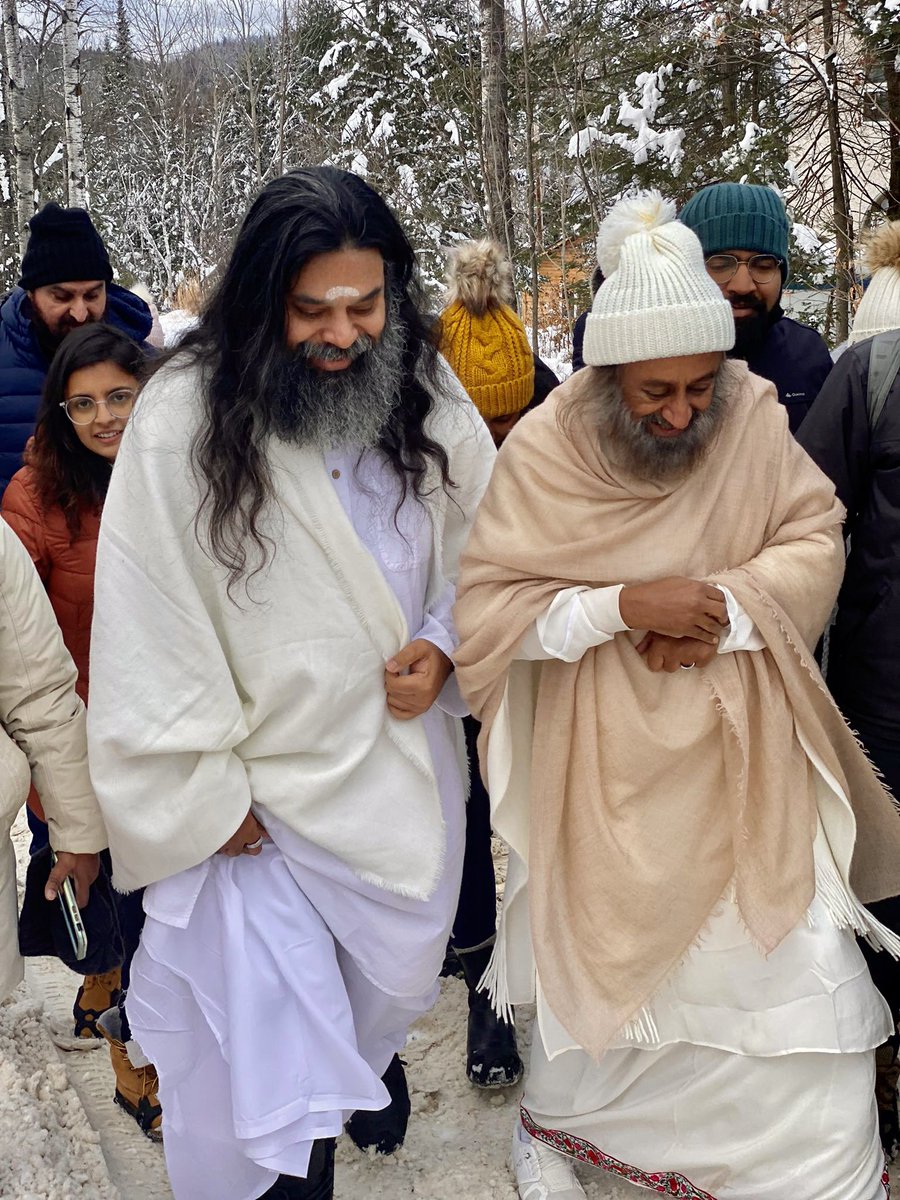 AOLSwamiji's tweet photo. You are with the Master to share the joy of the Master, to share the consciousness of the Master: Gurudev @SriSri Ji 

( From @ArtofLiving Ashram in #Canada ) https://t.co/fLAjikyyRV