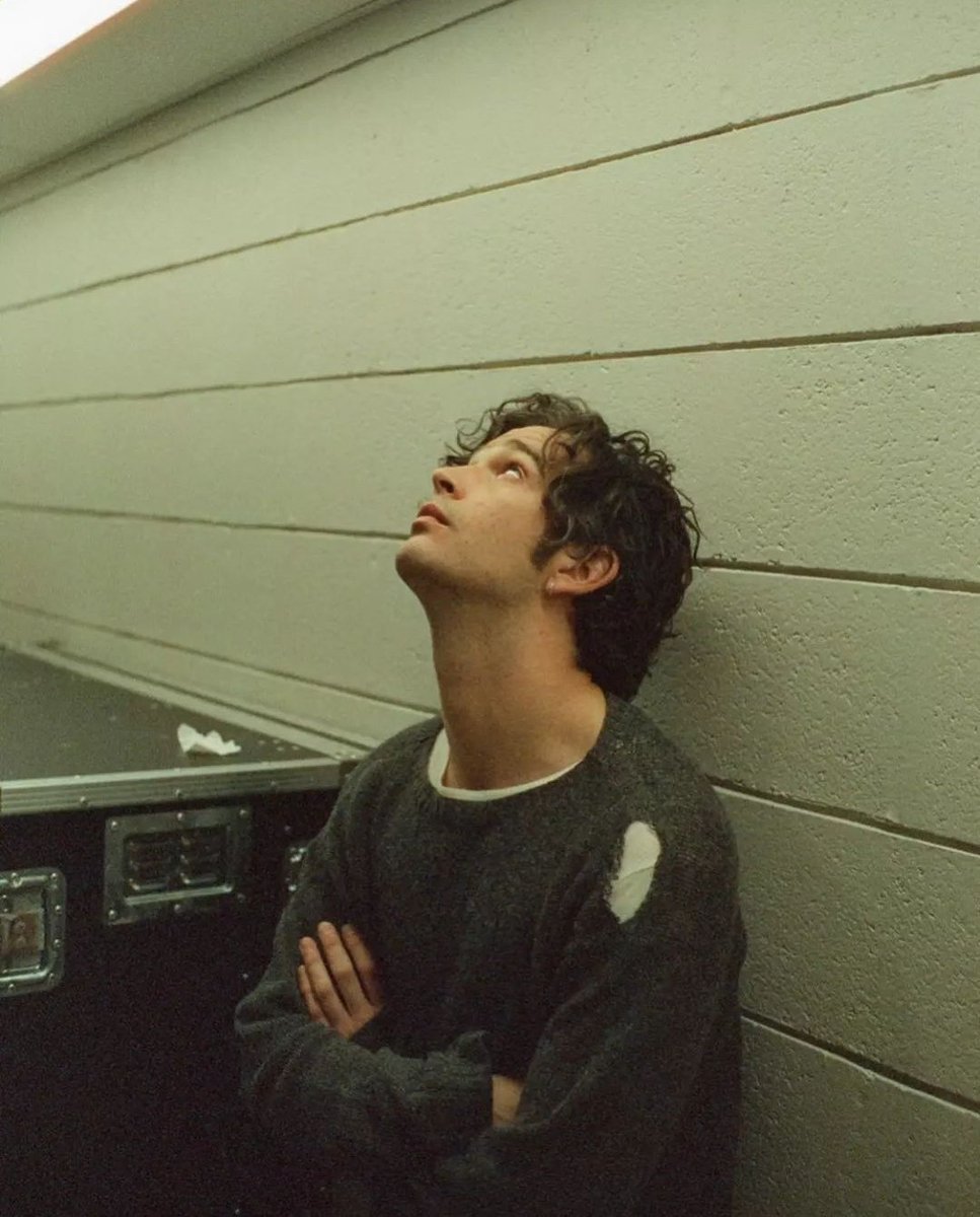 inside_the1975's tweet photo. Matty makes me feel loved and I never met him. How does it even work?

#mattyhealy #matty #the1975 #trumanblack https://t.co/R8xELKw5Zz