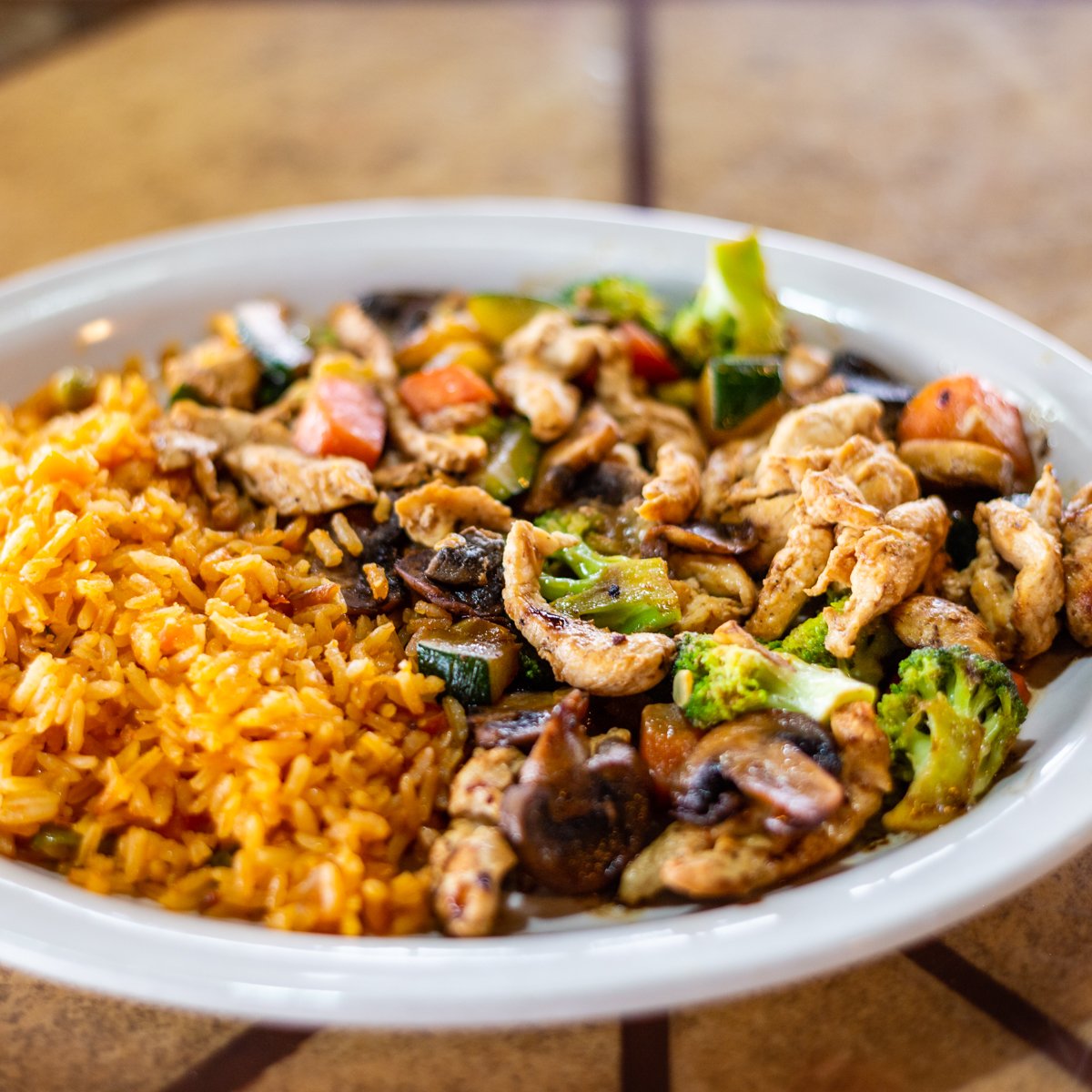 ElFamiliarNJ's tweet photo. The weather outside might be frightful, but our plates of authentic Mexican dishes are really delightful. 😍 https://t.co/N7tzP1zTnz