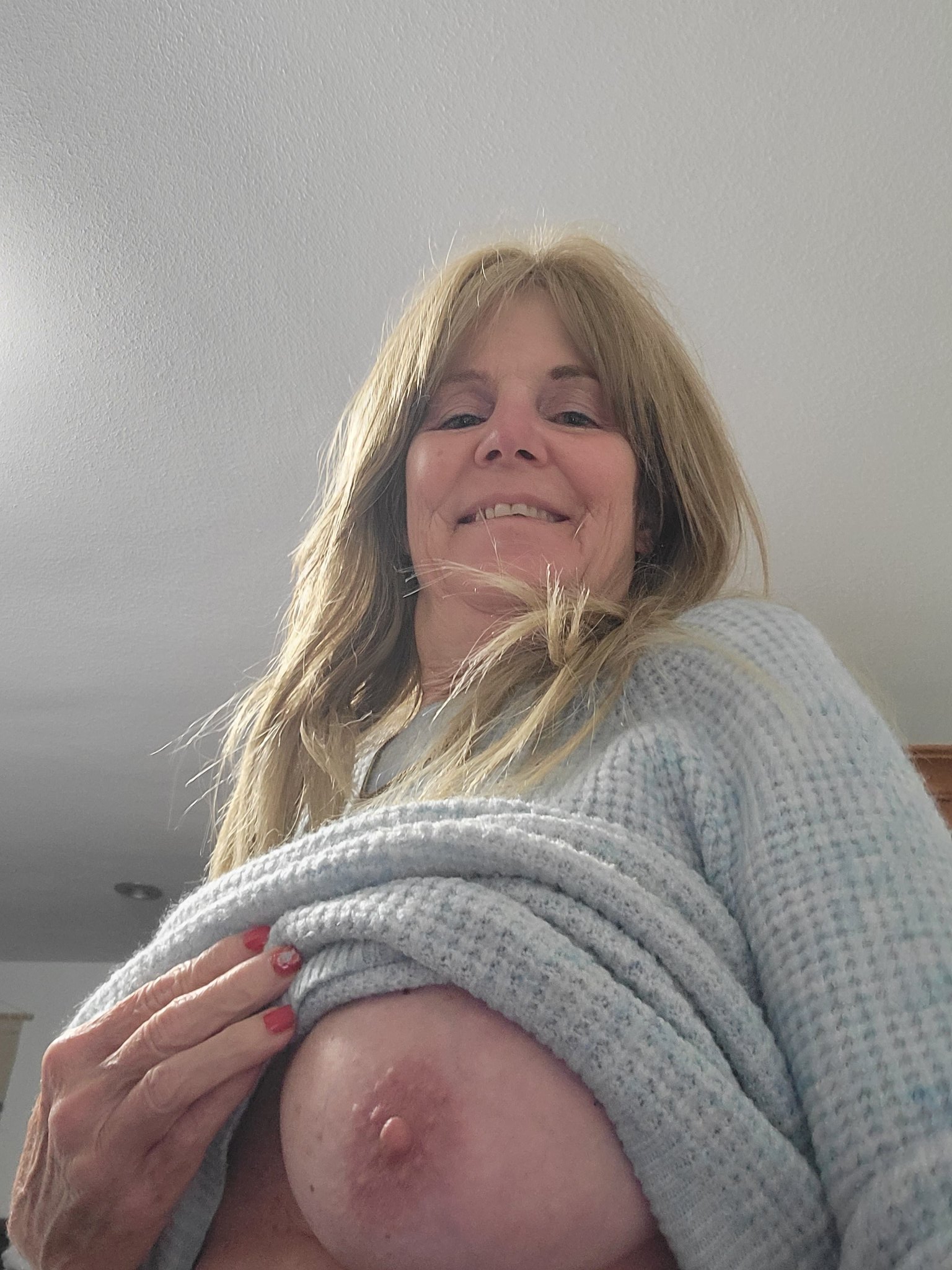 Happy Tuesday!! New photo set goes up on Thursday. All the BEST are on the member's side https://t.co/aXxgquaUh5 https://t.co/60xBCWEKeG