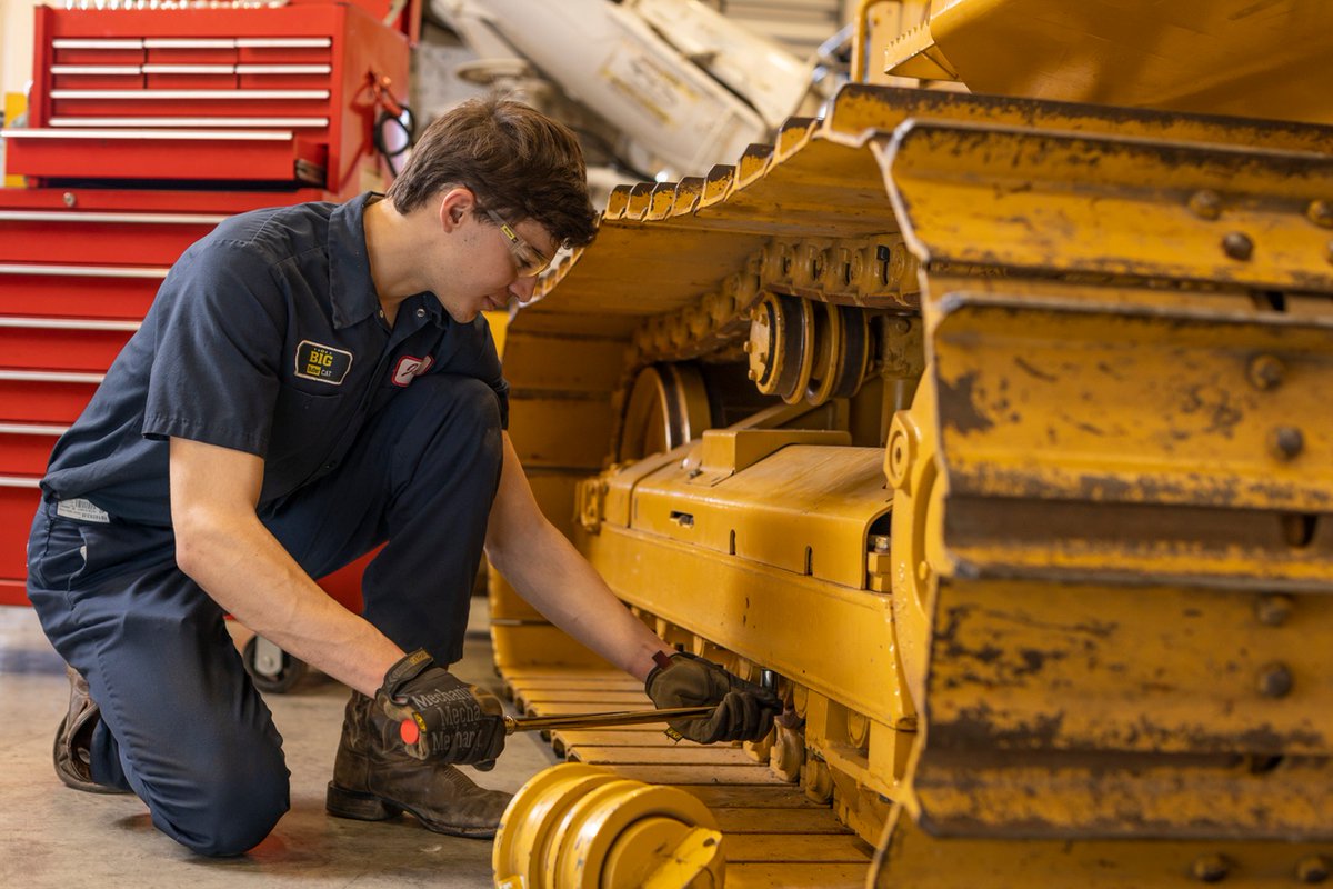 ndscswildcats's tweet photo. #TuesdayTip NDSCS offers a lot of ways to get a great education. ⚒️ ⚙️  💊  🍽️ 💥  🚛

🚶 Visit to learn about 90+ academic options available to reach your career goals!

🙌  Visits are available in Wahpeton, at NDSCS-Fargo, and virtually! Register at https://t.co/XJkaHkyFeq 💻 https://t.co/zD69ehG5XC
