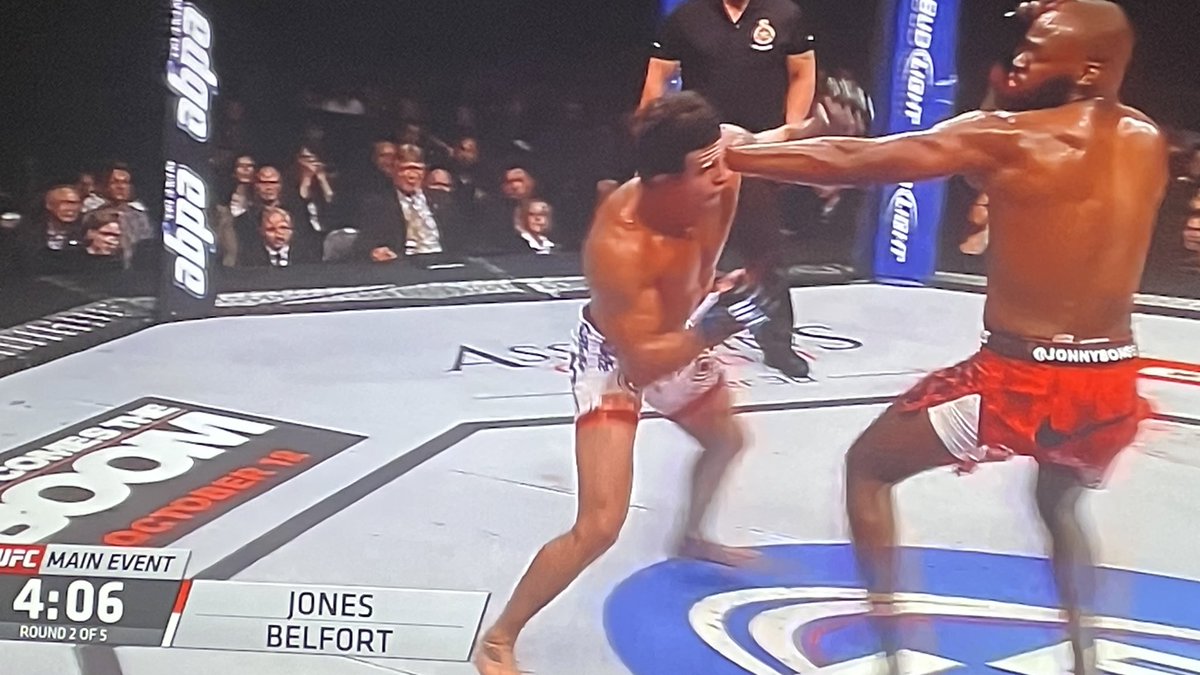 EdwardjMMA's tweet photo. Watching Jones vs Belfort #UFC152 from 2012

Belfort is such a legend. So close to beating Jones in the first with that arm bar 

Let’s have more Vitor content on Twitter https://t.co/OvyajHArGO