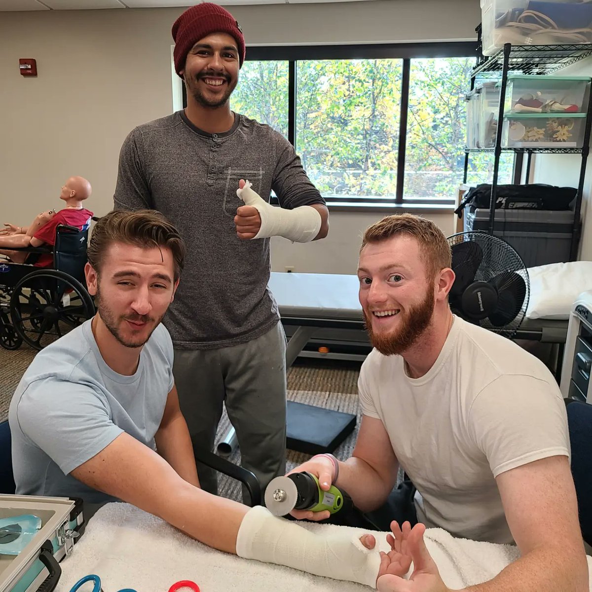 CarrollU_MSAT's tweet photo. We have "wrapped" up a great semester. We want to wish the best of luck to our 2nd year MSAT students as they set out for their final internships! Can't wait to see them again in May!! https://t.co/xVyICKdENJ
