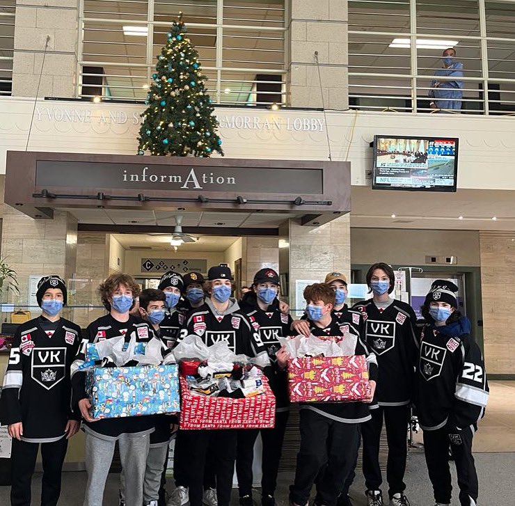 A heartfelt thank you to the Vaughan Kings U14 AAA hockey team for their incredibly generous donation of socks to <a href="/MGHToronto/">Michael Garron Hospital</a> ER Department. Socks will be used for patients who come in with solid or inappropriate footwear for the weather ♥️