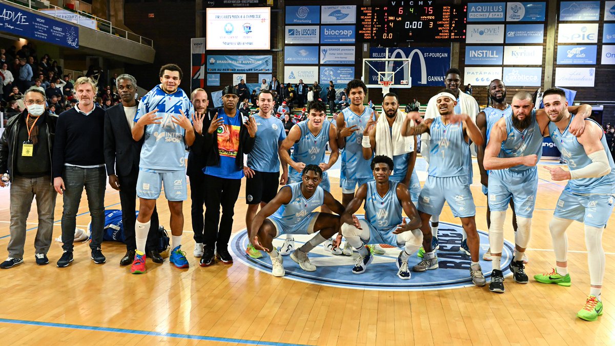 jav_basket's tweet photo. 𝗟𝗜𝗩𝗘 l 🔵🔵🔵🔵

JAV CM 86 🆚 75 @NantesBasket44 

On a encore passé une soirée incroyable au Palais des Sports 🤯
Victoire au courage et à l’orgueil obtenue dans le QT4 face à une redoutable équipe de Nantes, un public en feu qui a joué son rôle de 6e homme à merveille 🔥 https://t.co/ASxjoAGArb