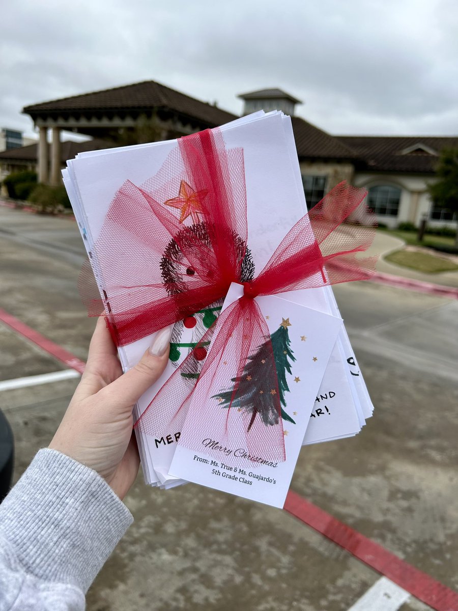 misstrue1123's tweet photo. Our holiday cards made it to the senior community this morning! @HorneElementary @CyFairISD https://t.co/MNPGF06WPu