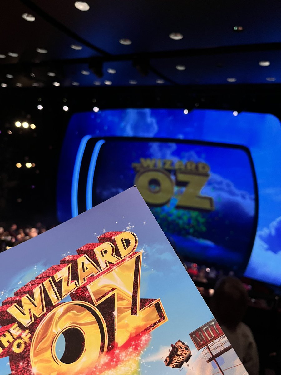 LukeyUni's tweet photo. @CurveLeicester @JonnyFines @GeorginaOnuorah @paulj_french @GiovanniSpano5 @bigfatpeach #WizardofOz Loved it! https://t.co/avQJuwOf3R