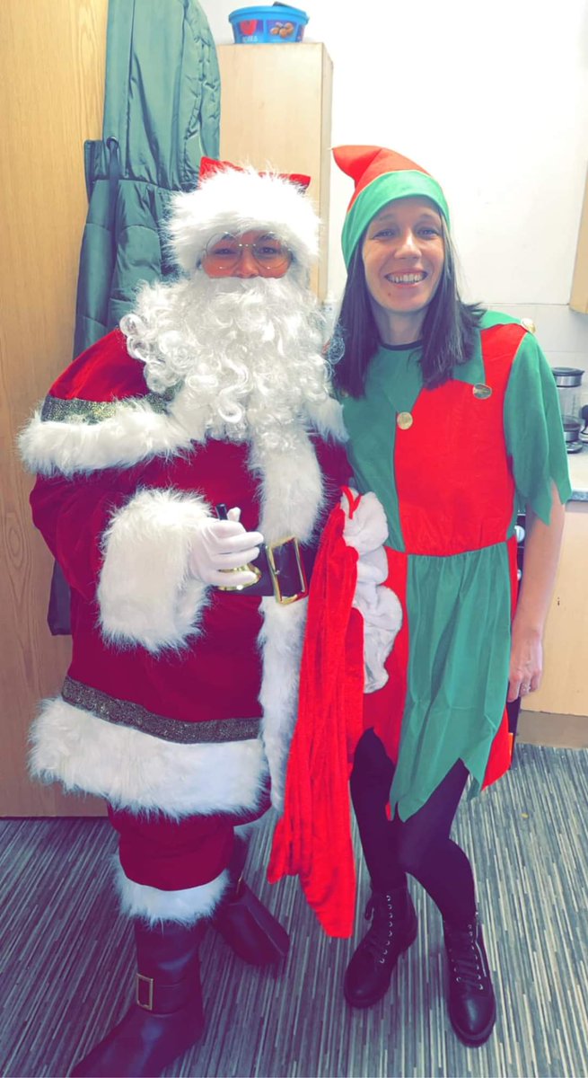 FUNdraisingInv1's tweet photo. Santa was busy today!🎅 First stop to see the boys and girls at the CLB in @ASP180. He got an amazing welcome, a comfy chair AND a warm fireplace🔥 

After that he went to greenock tesco to spread some festive cheer 💐🍫 https://t.co/fAGws0KeA2