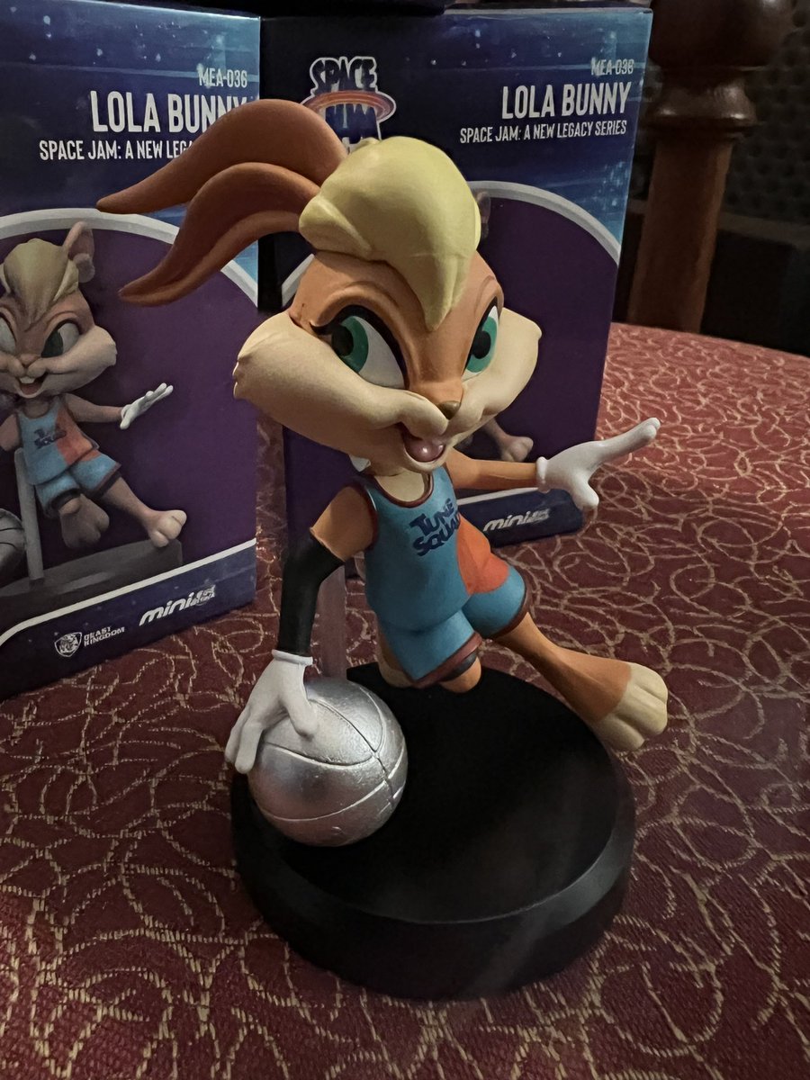 ramivic's tweet photo. Target now has @beast_kingdom figures!! #LolaBunny!! #spacejam #figure #basketball #looneytunes @AmyNewBlue @Babsiwuff @TrishForstner @jakebunny @marklungo @pixelkitties @KarenRobersn #seespotrun https://t.co/3B30KwIKZ8